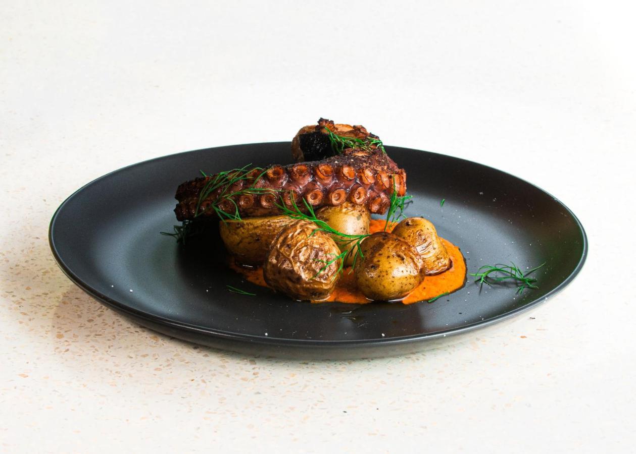 Neano Escape Hotel Manggis  Exterior photo Octopus with potatoes