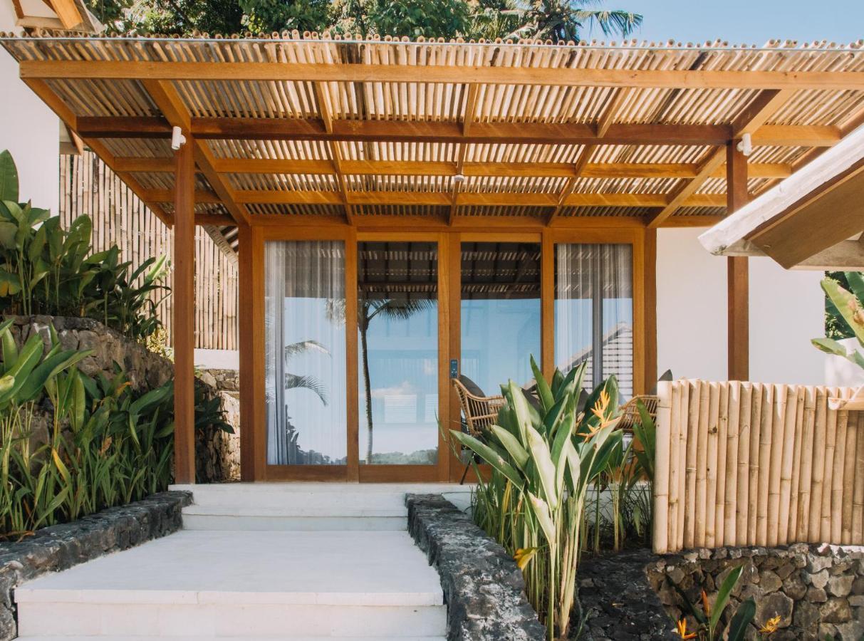 Neano Escape Hotel Manggis  Exterior photo A villa at the resort