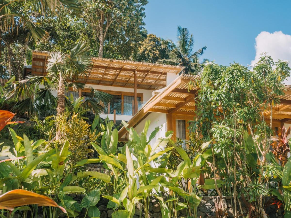 Neano Escape Hotel Manggis  Exterior photo The resort's villas