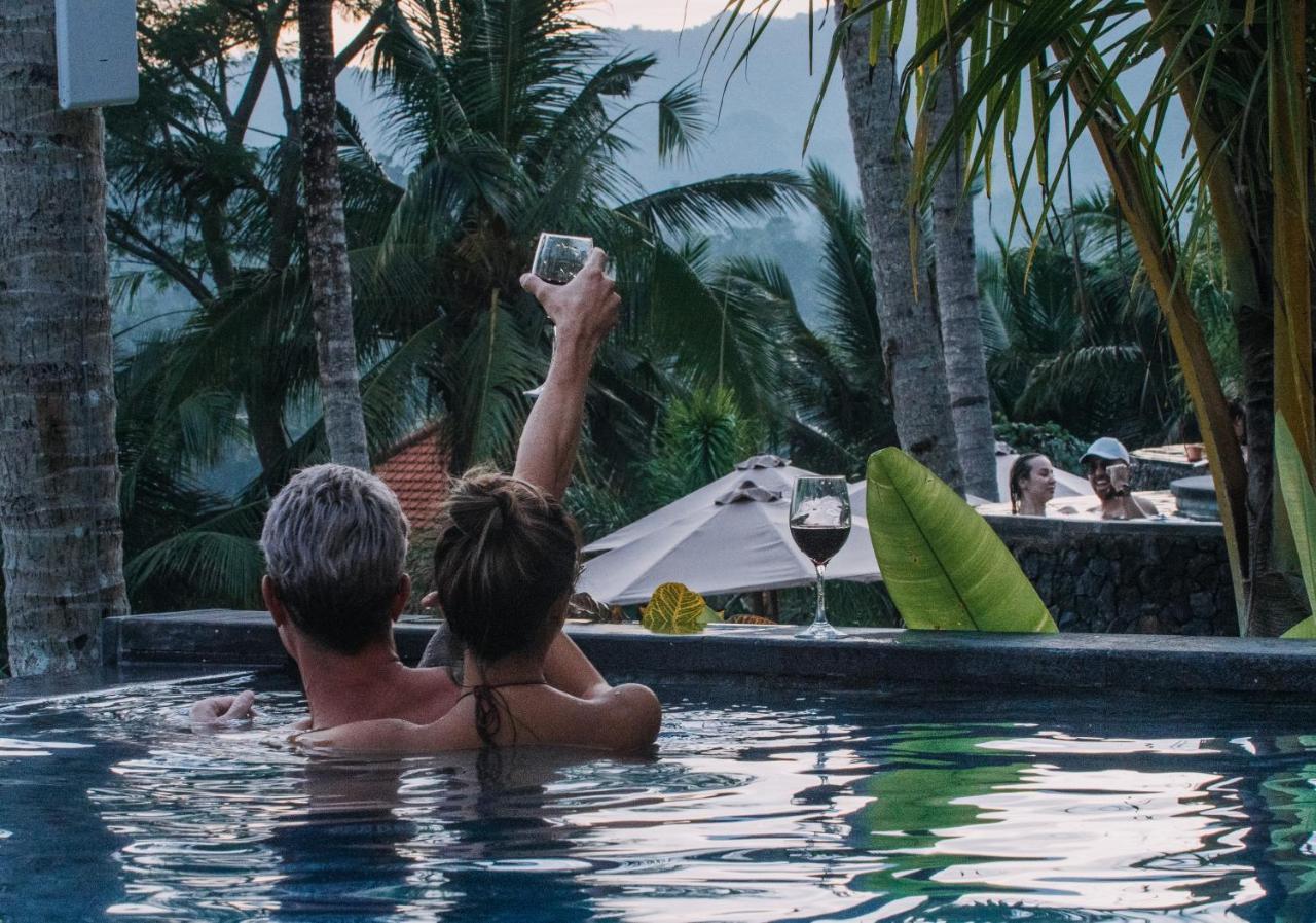 Neano Escape Hotel Manggis  Exterior photo A couple in a swimming pool